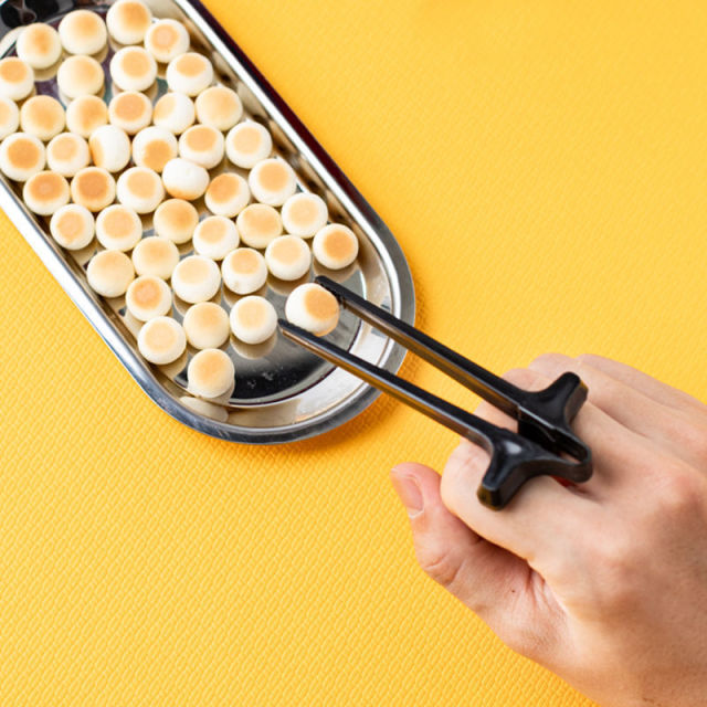 Free-hands snack chopsticks